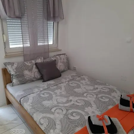 Emi3 Apartament *